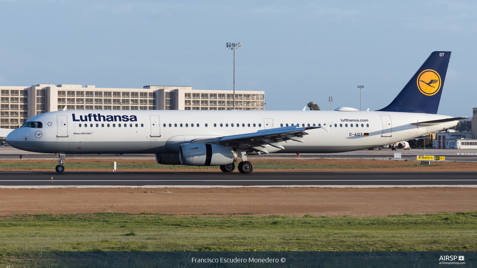Lufthansa  Airbus A321  D-AIDT