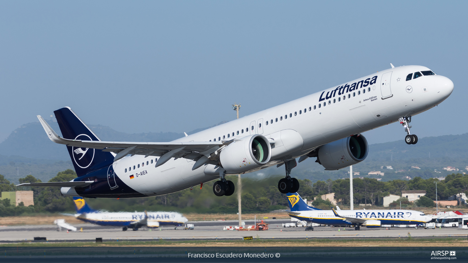 Lufthansa  Airbus A321neo  D-AIEA