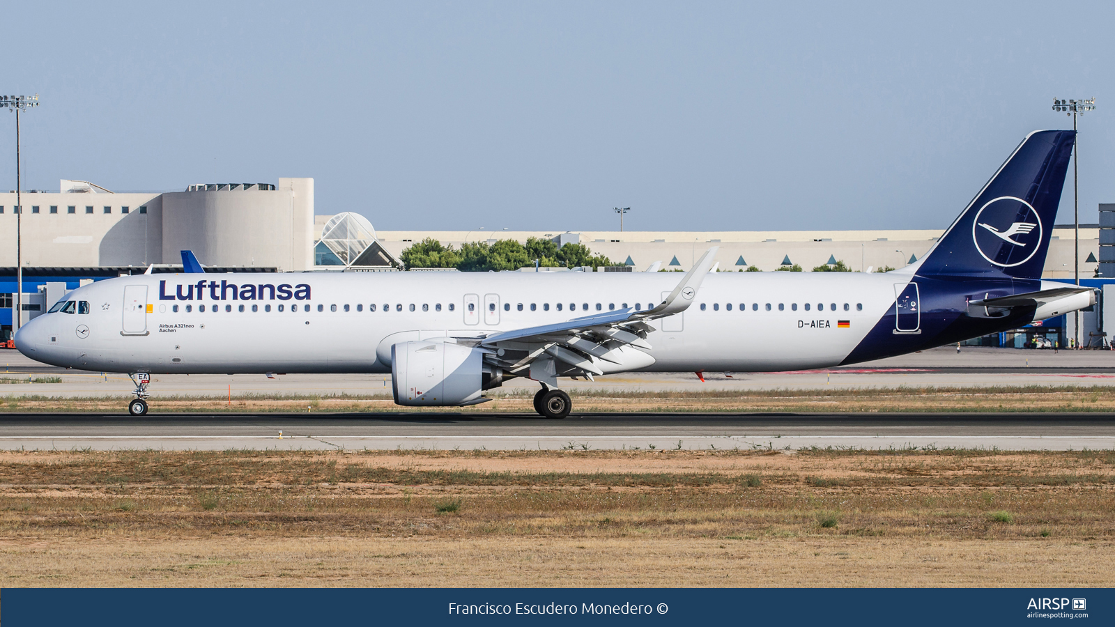 Lufthansa  Airbus A321neo  D-AIEA