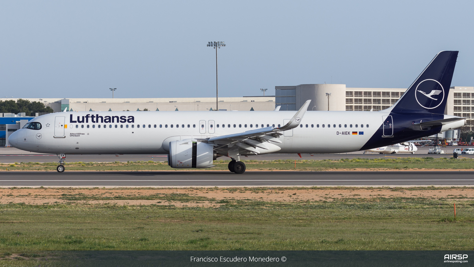 Lufthansa  Airbus A321neo  D-AIEK