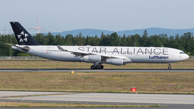 Lufthansa Airbus A340-300