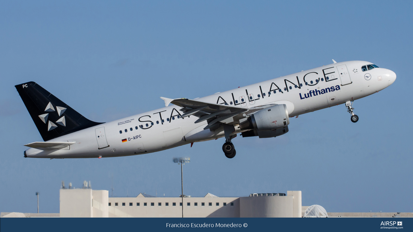 Lufthansa  Airbus A320  D-AIPC