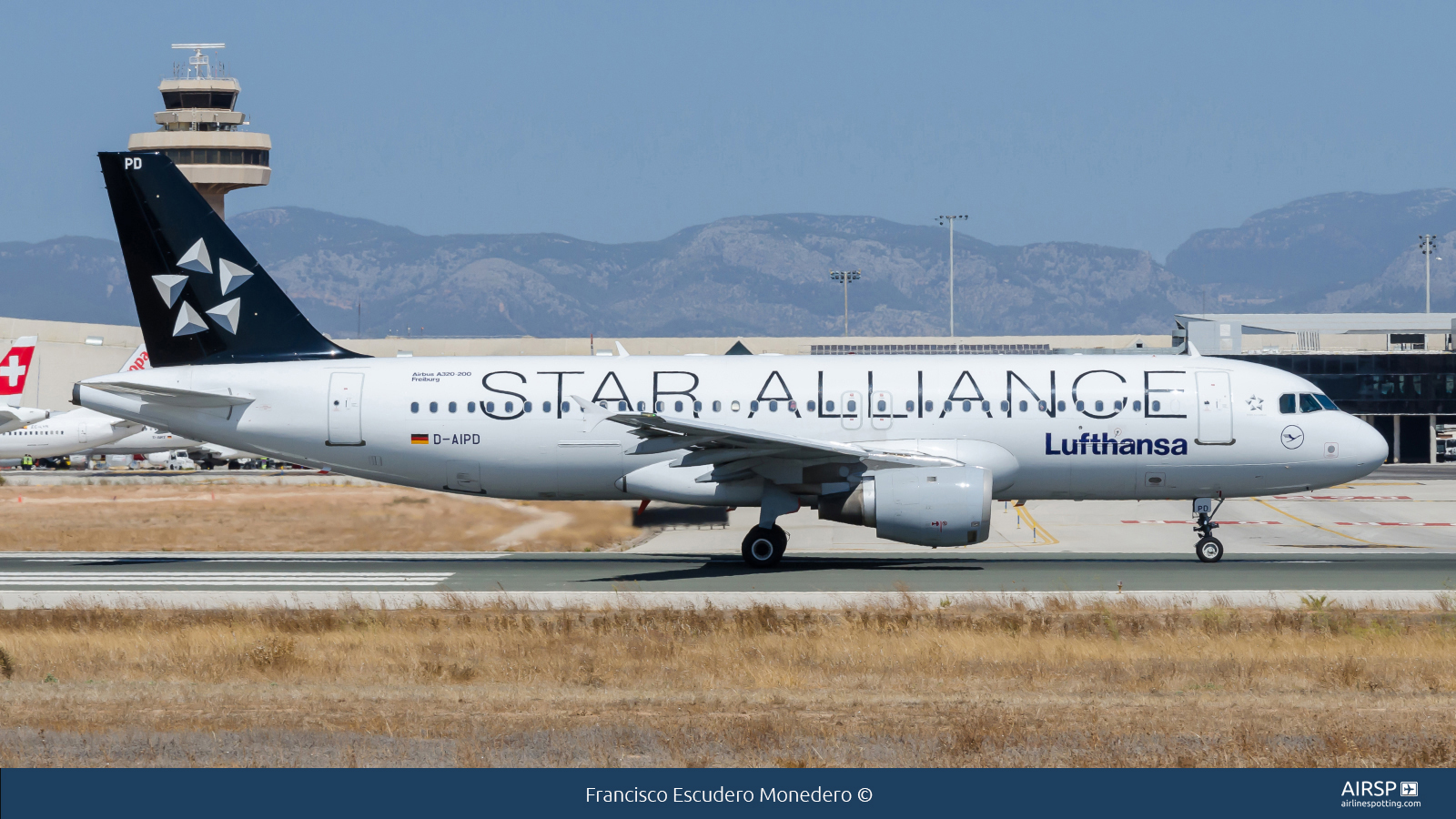 Lufthansa  Airbus A320  D-AIPD