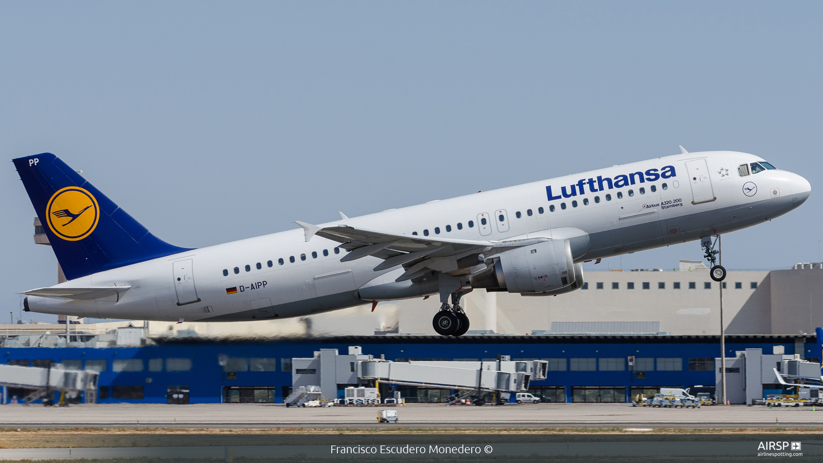 Lufthansa  Airbus A320  D-AIPP