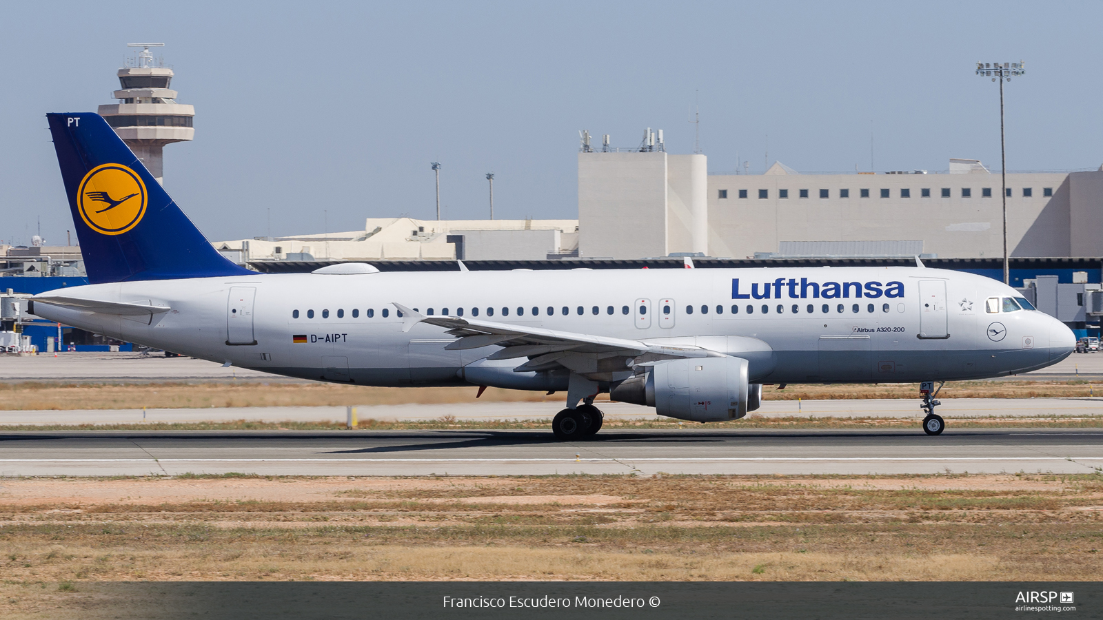 Lufthansa  Airbus A320  D-AIPT