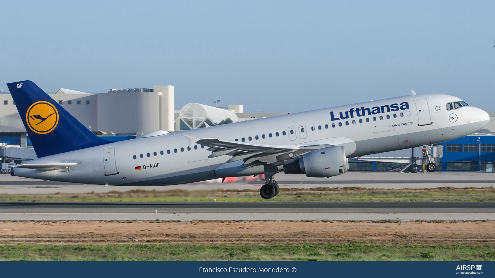 Lufthansa  Airbus A320  D-AIQF