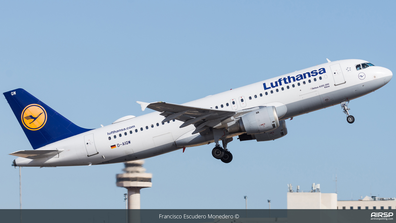 Lufthansa  Airbus A320  D-AIQW