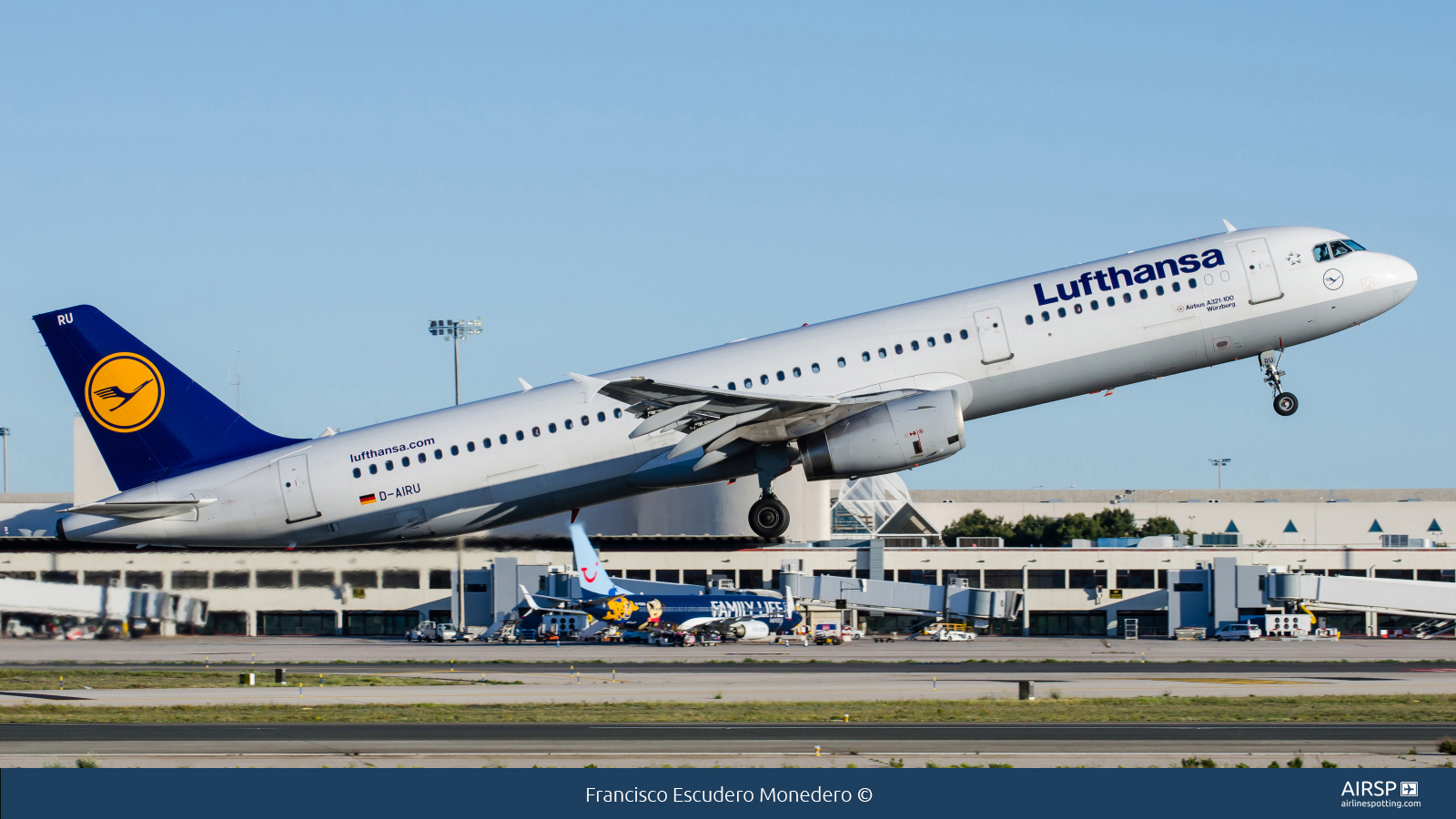 Lufthansa  Airbus A321  D-AIRU