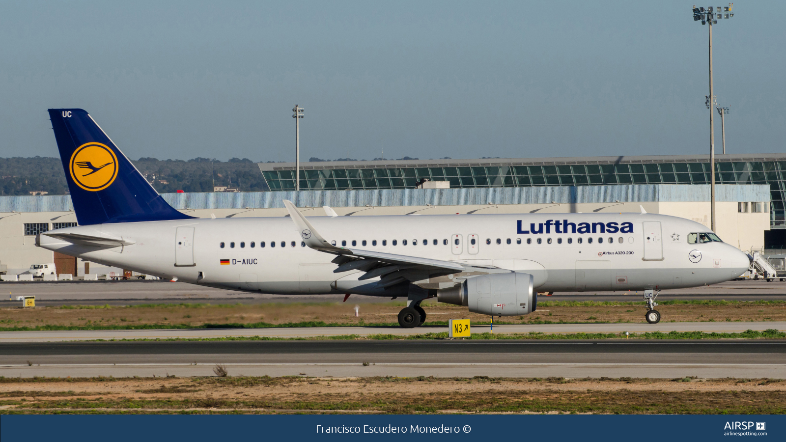 Lufthansa  Airbus A320  D-AIUC