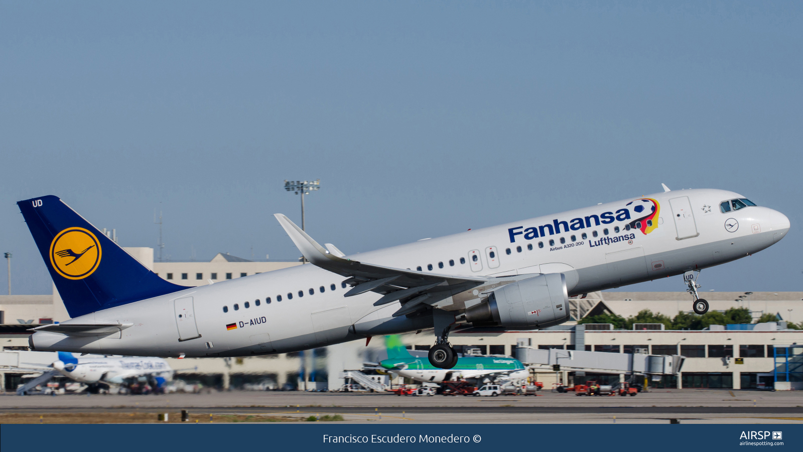 Lufthansa  Airbus A320  D-AIUD