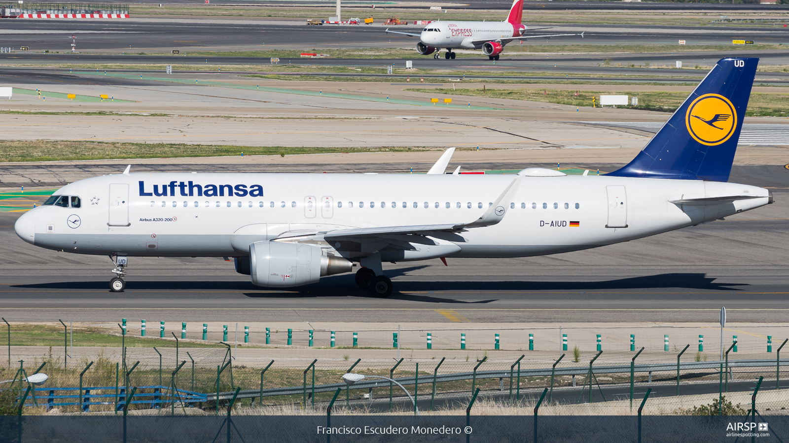 Lufthansa  Airbus A320  D-AIUD