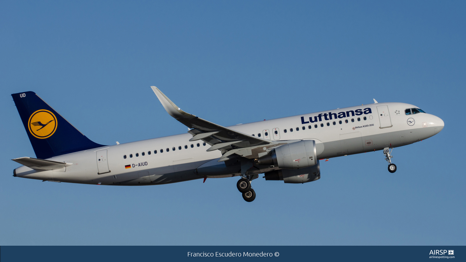 Lufthansa  Airbus A320  D-AIUD