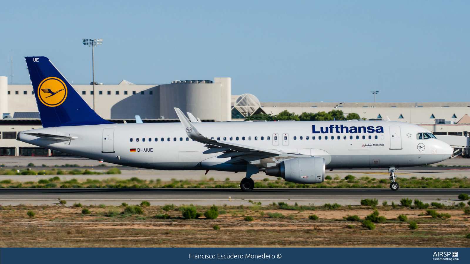 Lufthansa  Airbus A320  D-AIUE