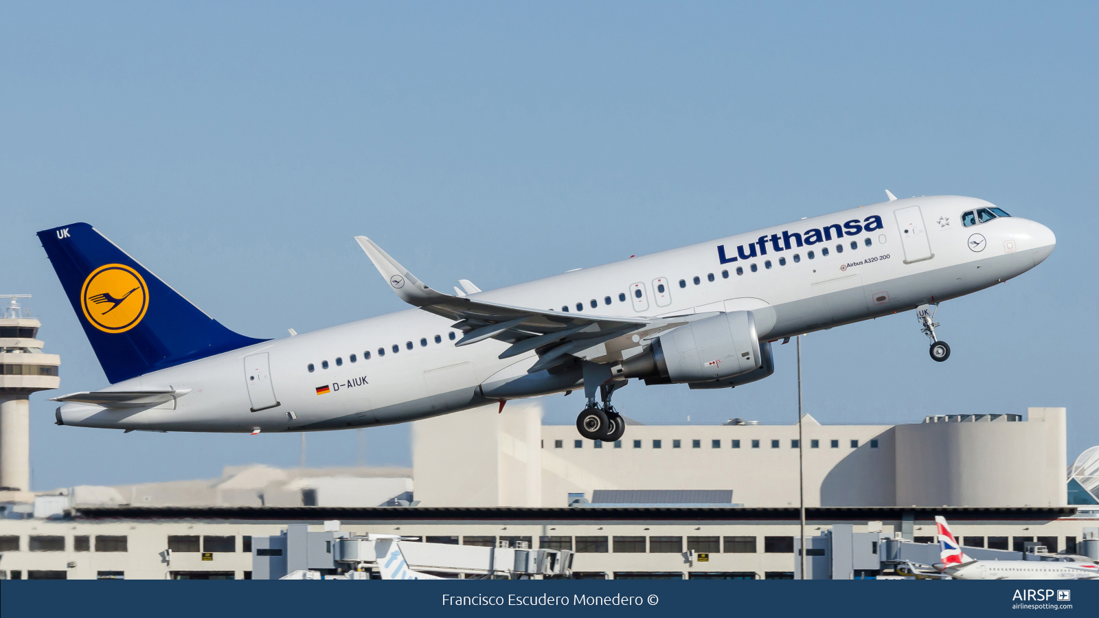Lufthansa  Airbus A320  D-AIUK