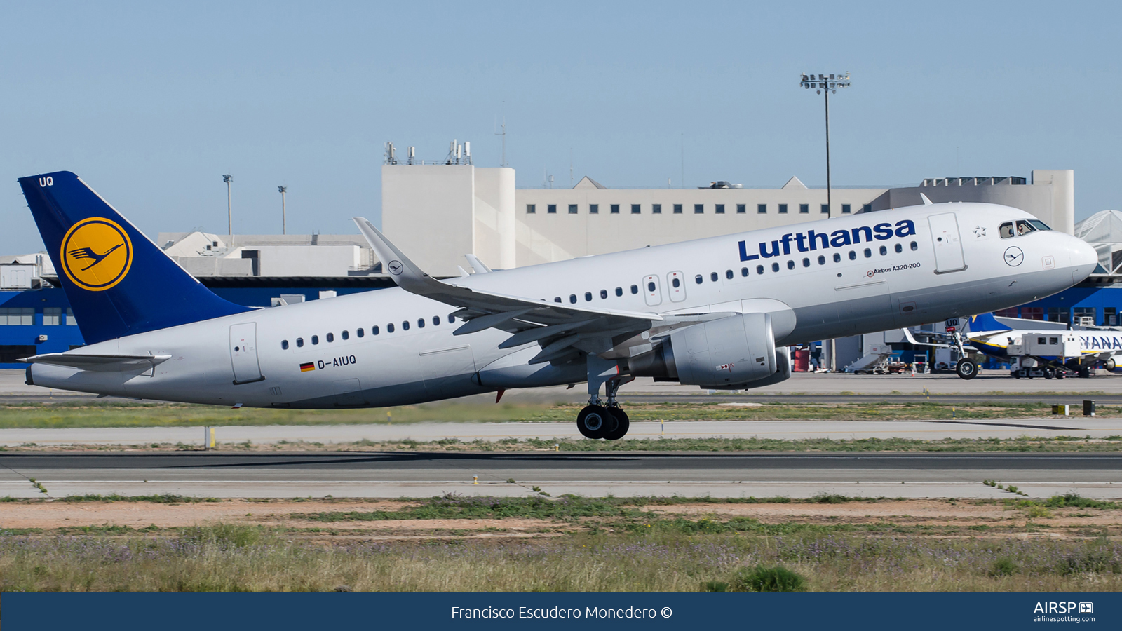 Lufthansa  Airbus A320  D-AIUQ