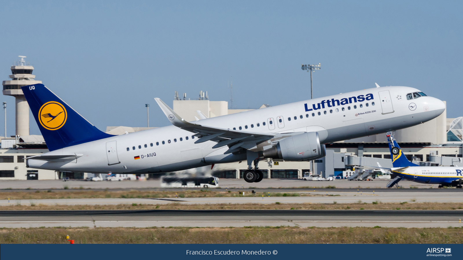 Lufthansa  Airbus A320  D-AIUQ