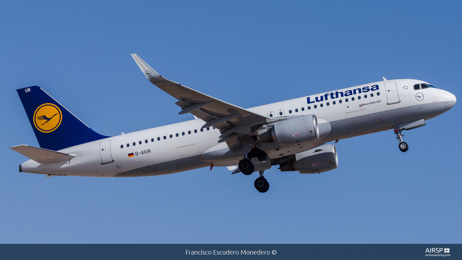 Lufthansa  Airbus A320  D-AIUR