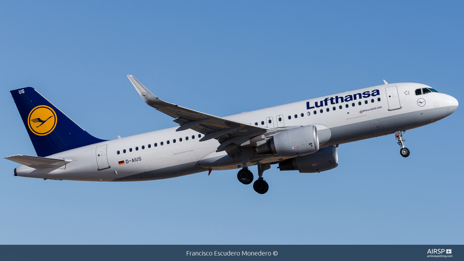 Lufthansa  Airbus A320  D-AIUS