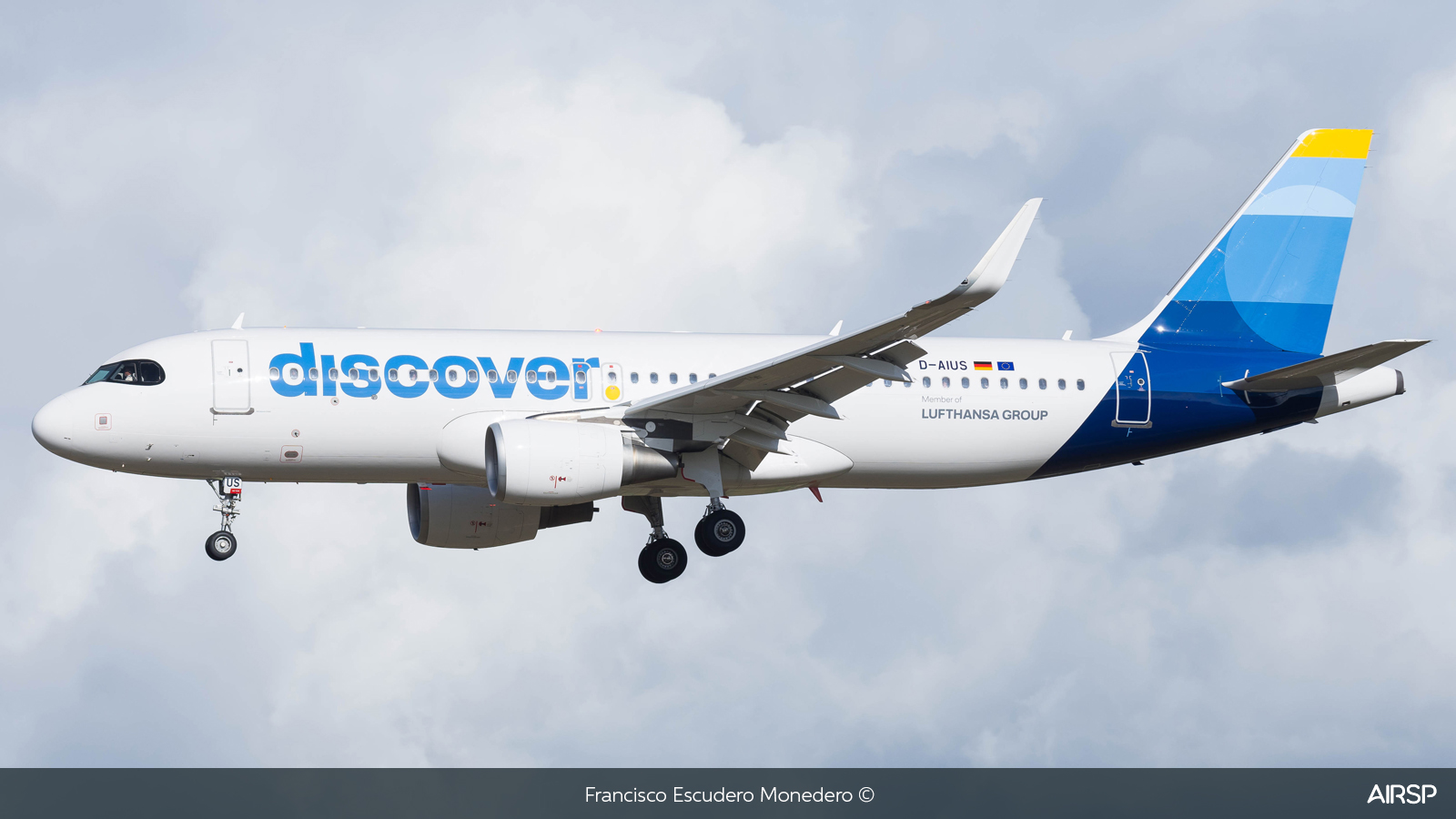 Discover Airlines  Airbus A320  D-AIUS