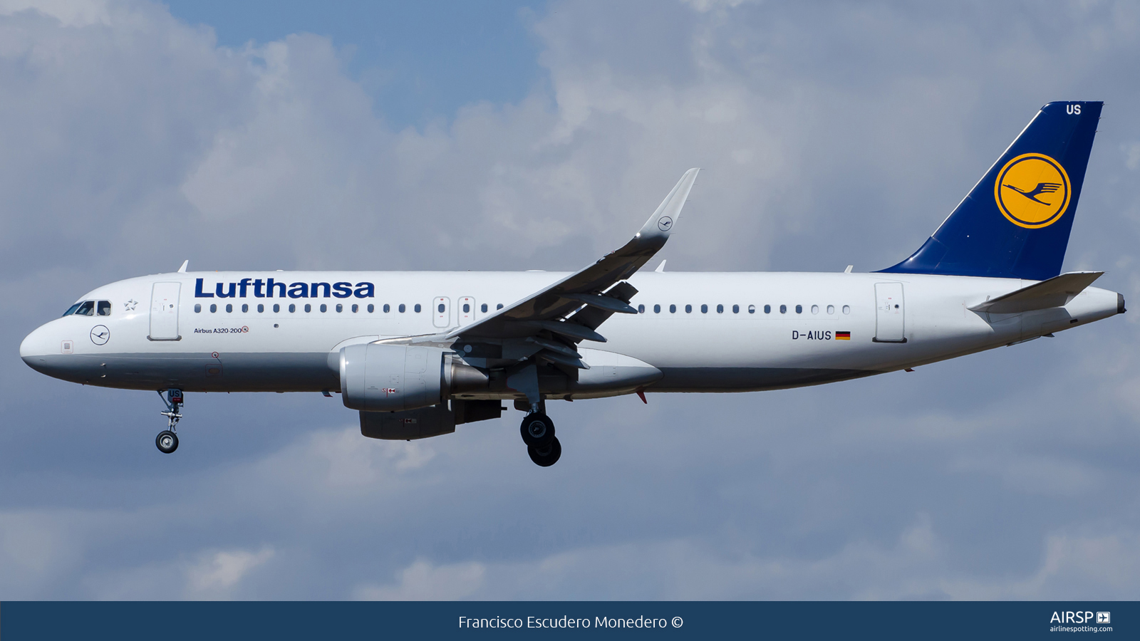 Lufthansa  Airbus A320  D-AIUS