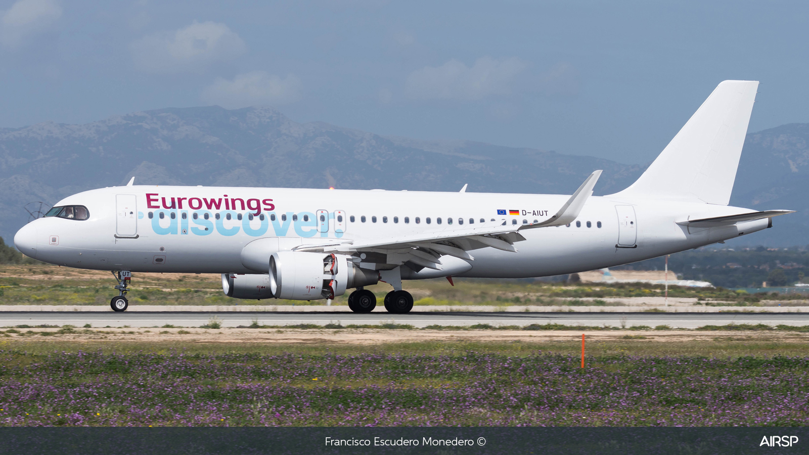 Eurowings Discover  Airbus A320  D-AIUT