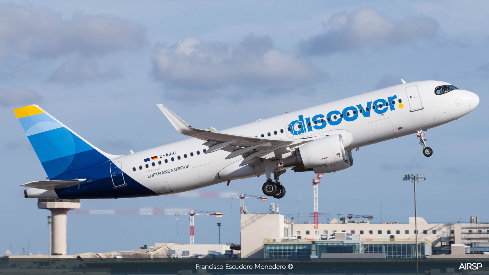 Discover Airlines  Airbus A320  D-AIUU