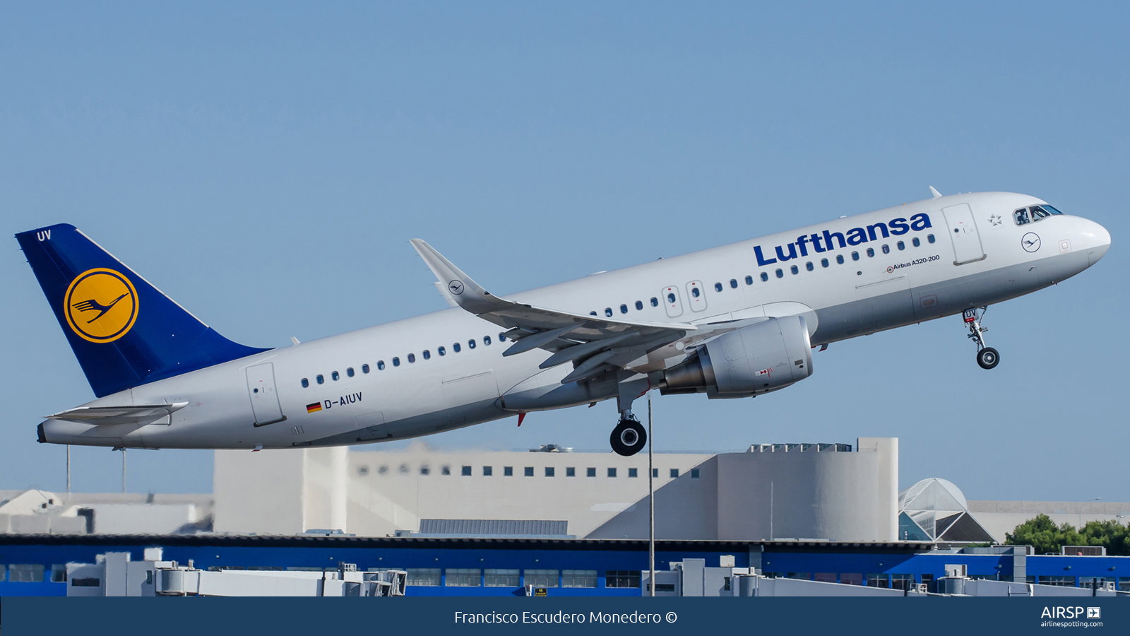 Lufthansa  Airbus A320  D-AIUV