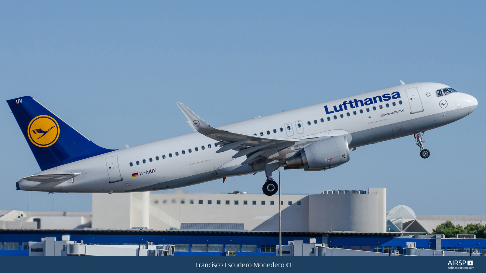 Lufthansa  Airbus A320  D-AIUV