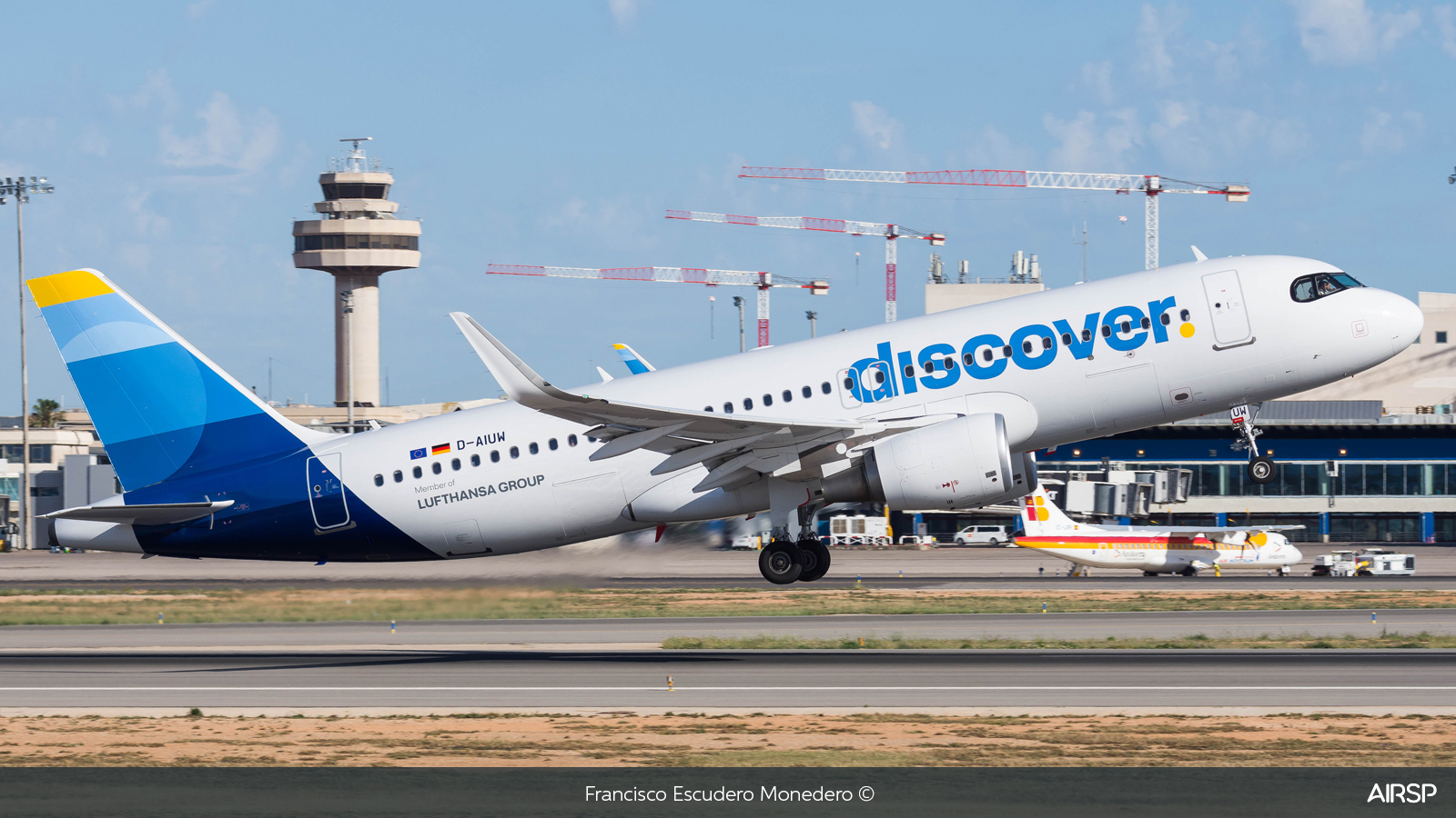Discover Airlines  Airbus A320  D-AIUW