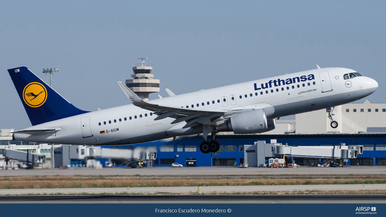 Lufthansa  Airbus A320  D-AIUW
