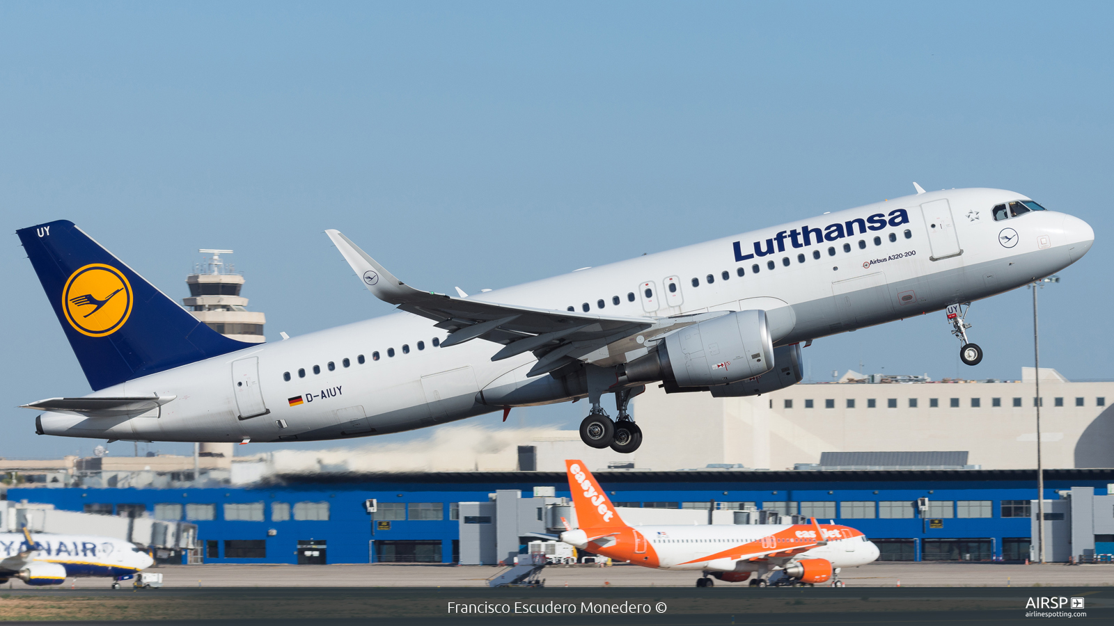 Lufthansa  Airbus A320  D-AIUY
