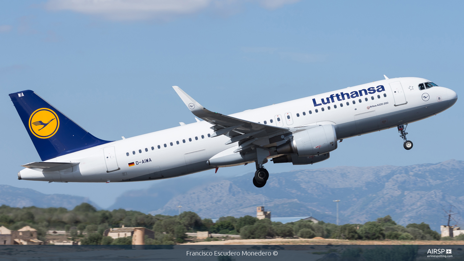 Lufthansa  Airbus A320  D-AIWA