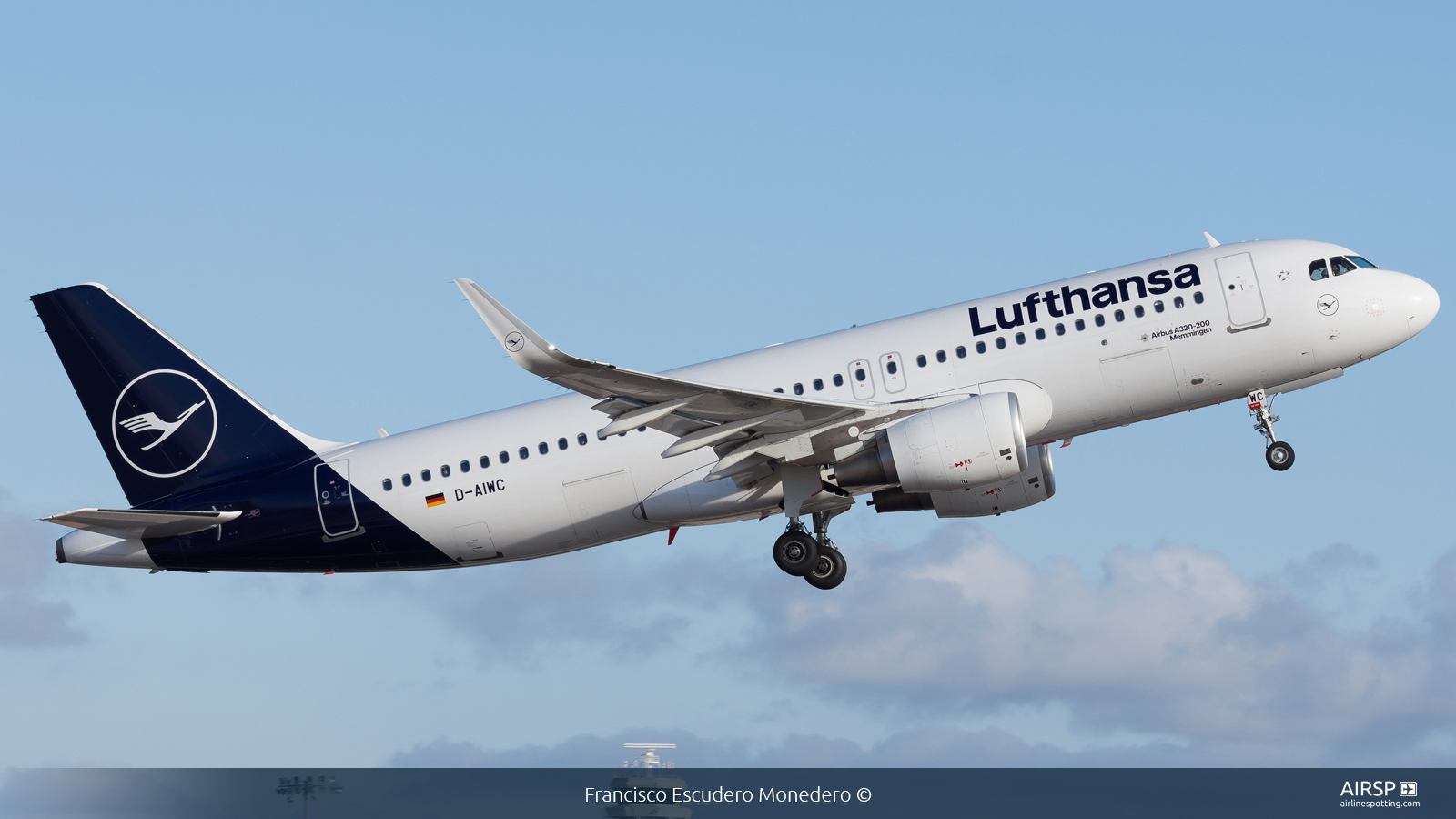 Lufthansa  Airbus A320  D-AIWC
