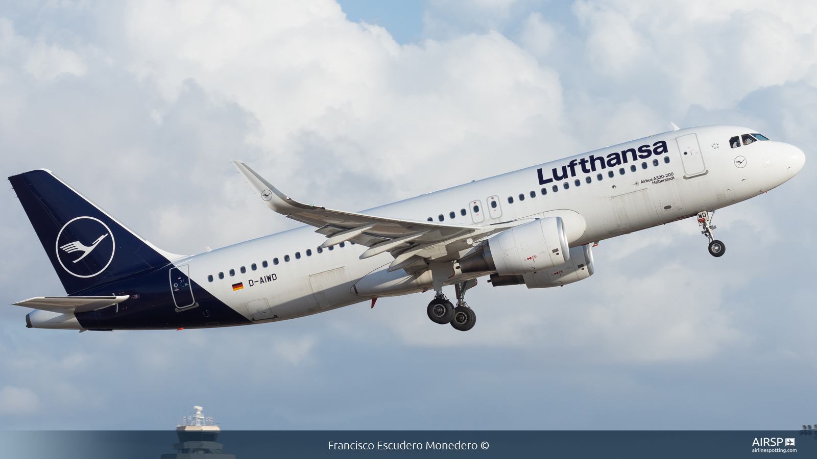 Lufthansa  Airbus A320  D-AIWD