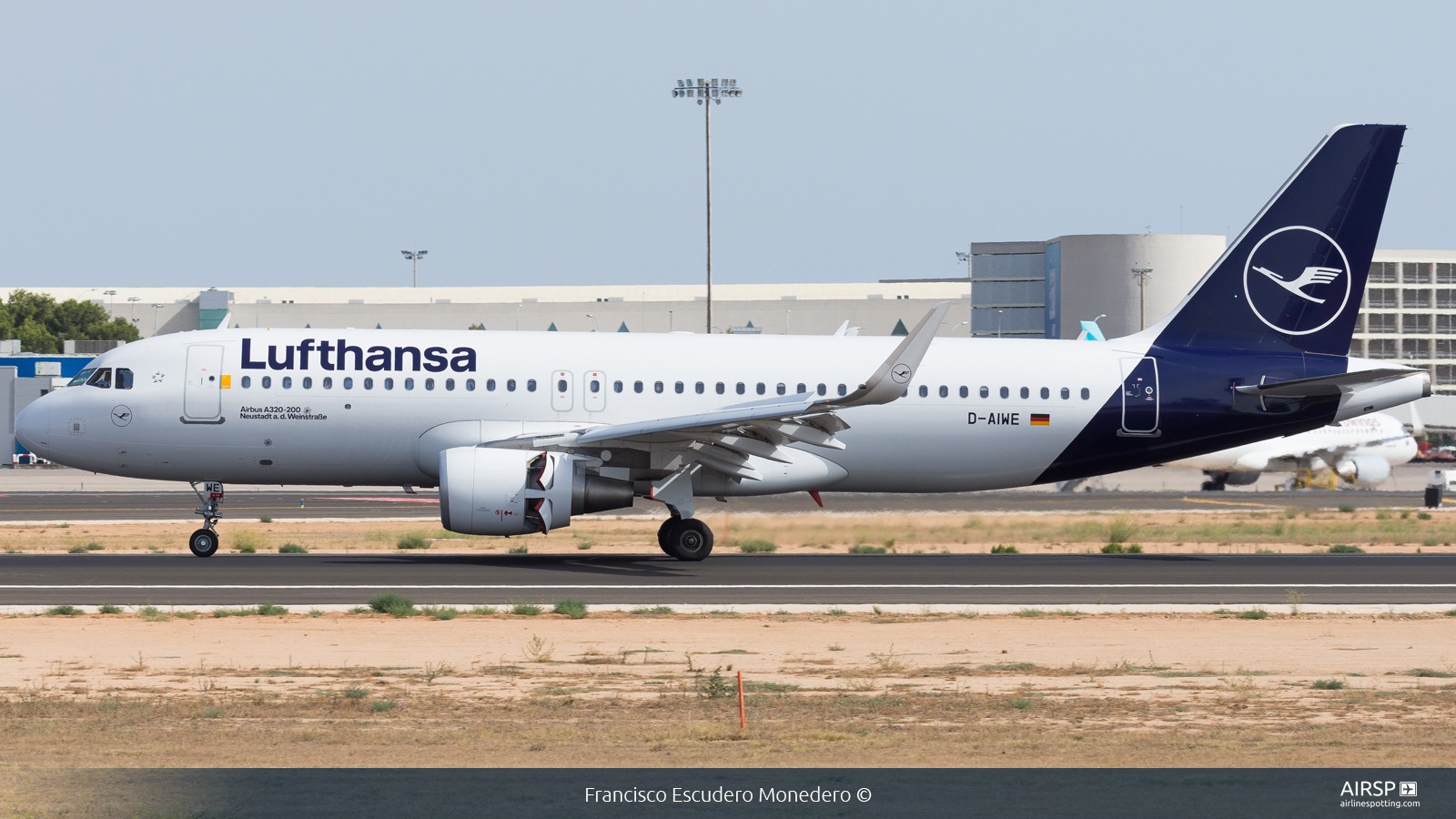 Lufthansa  Airbus A320  D-AIWE