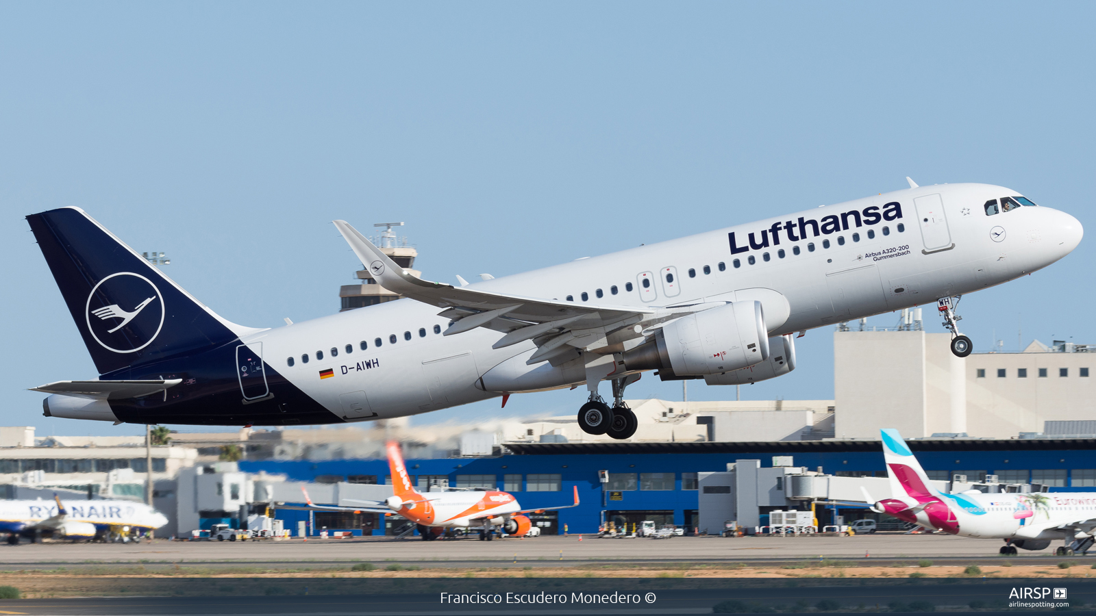 Lufthansa  Airbus A320  D-AIWH