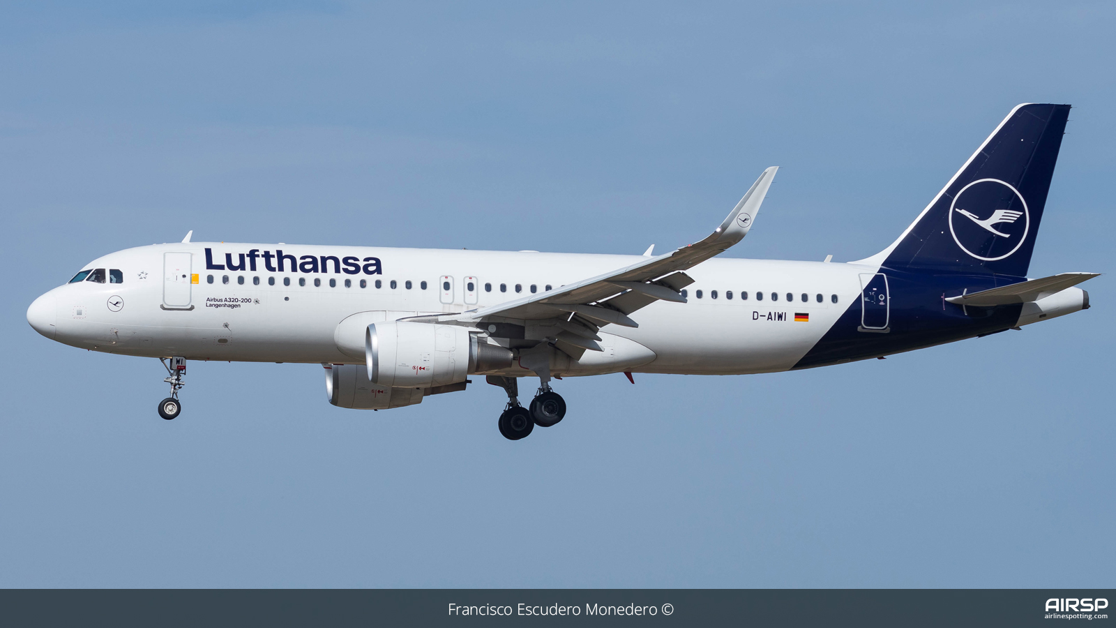 Lufthansa  Airbus A320  D-AIWI