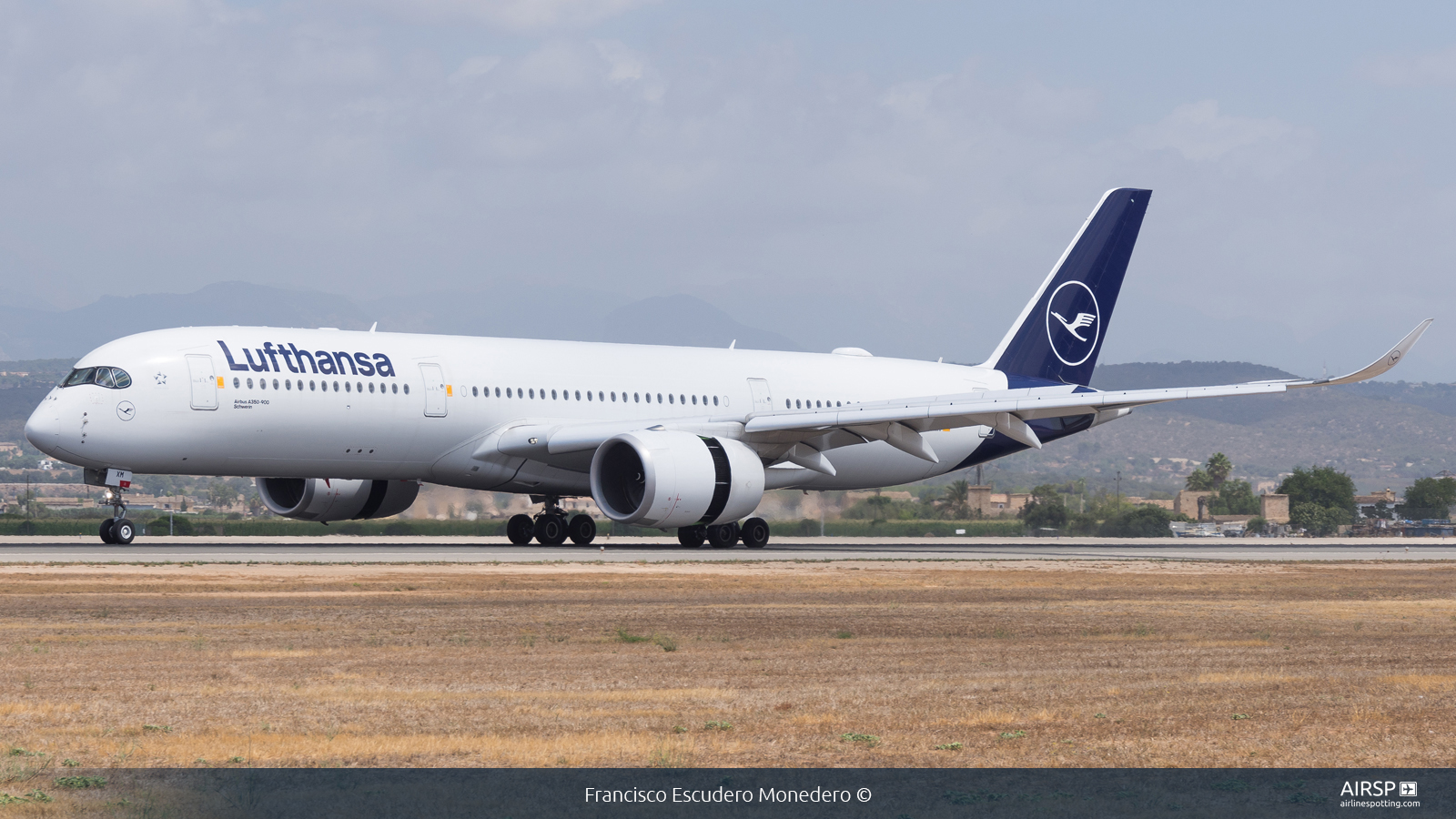 Lufthansa  Airbus A350-900  D-AIXM