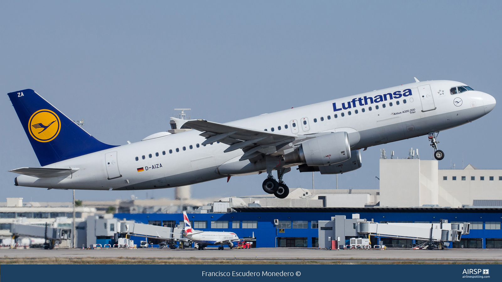 Lufthansa  Airbus A320  D-AIZA
