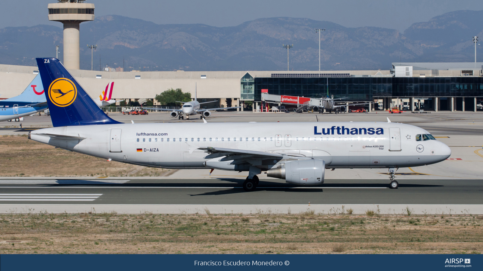 Lufthansa  Airbus A320  D-AIZA
