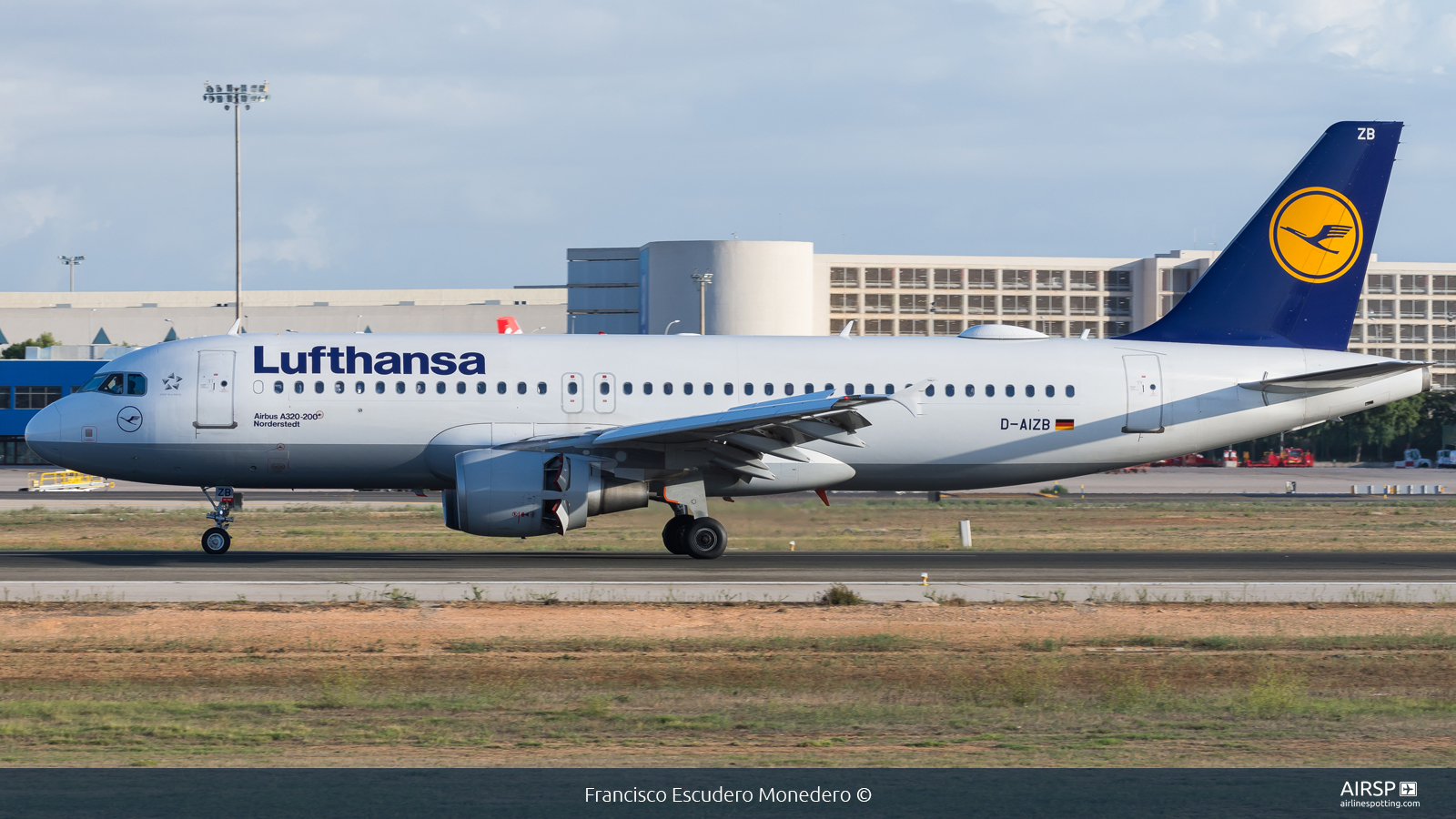 Lufthansa  Airbus A320  D-AIZB