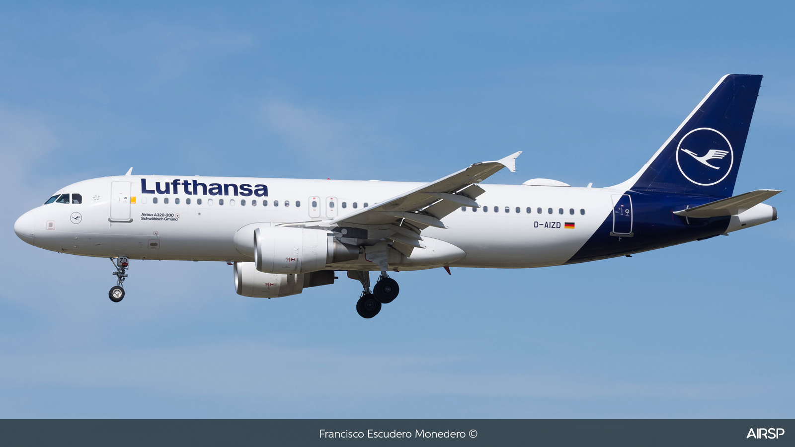 Lufthansa  Airbus A320  D-AIZD
