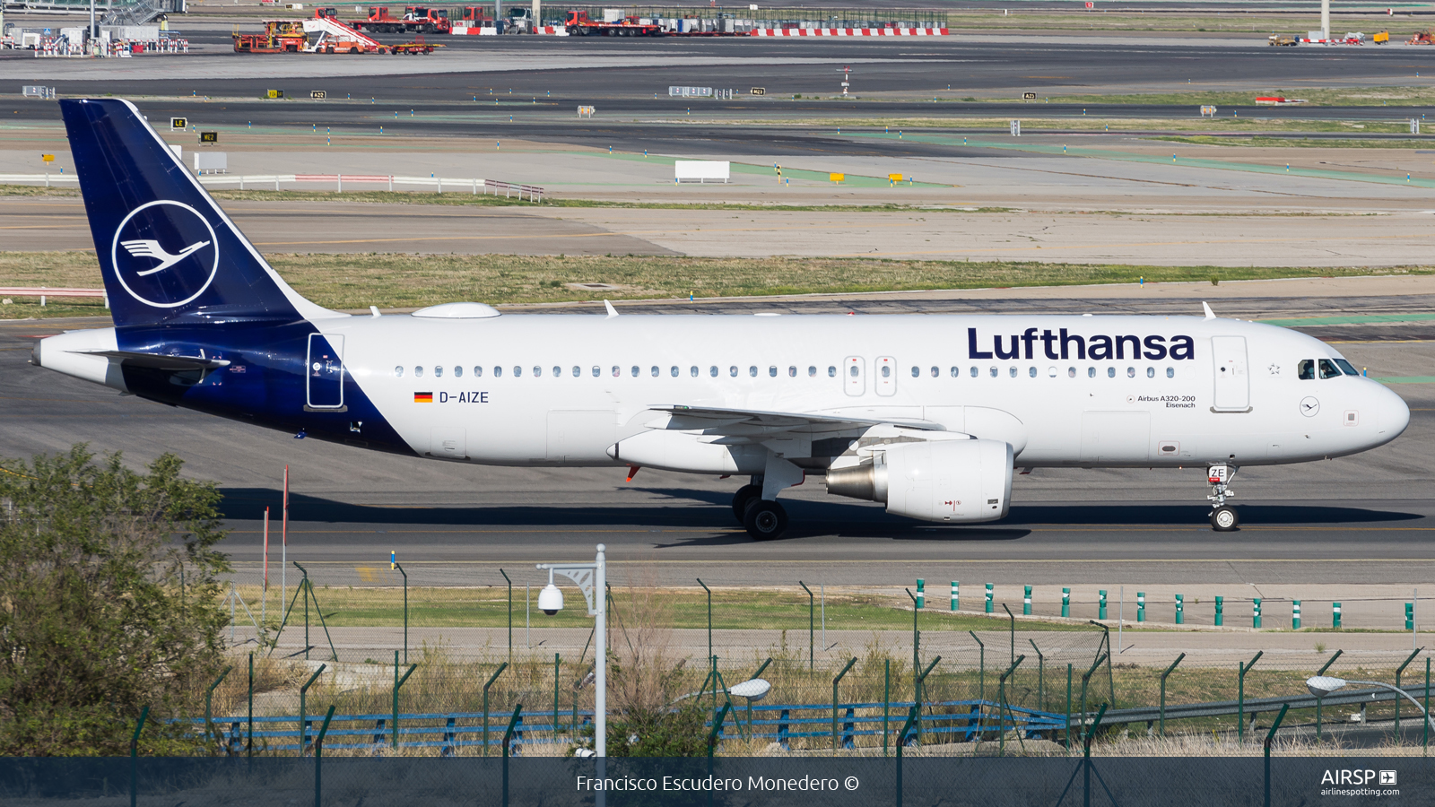 Lufthansa  Airbus A320  D-AIZE