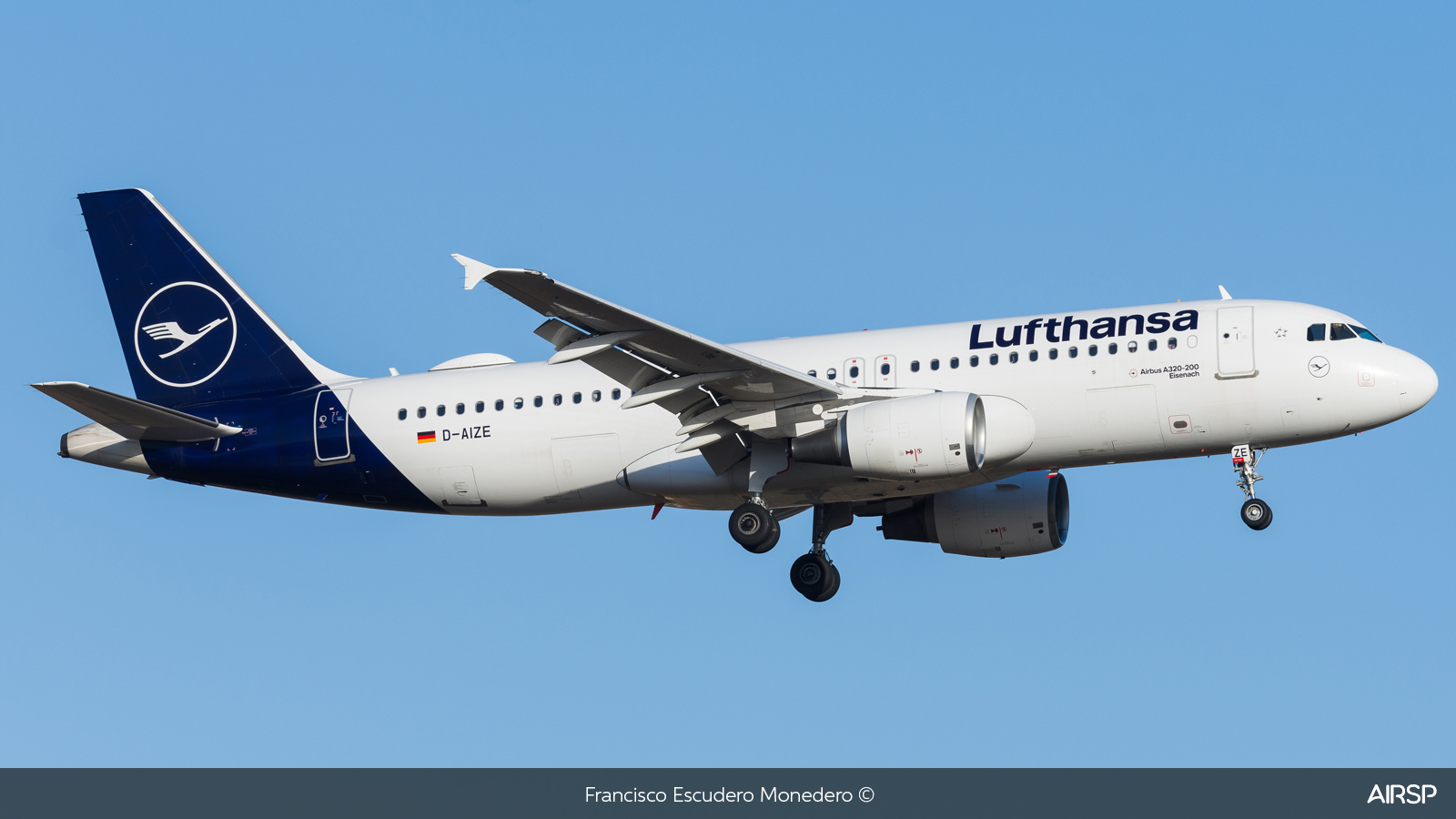 Lufthansa  Airbus A320  D-AIZE