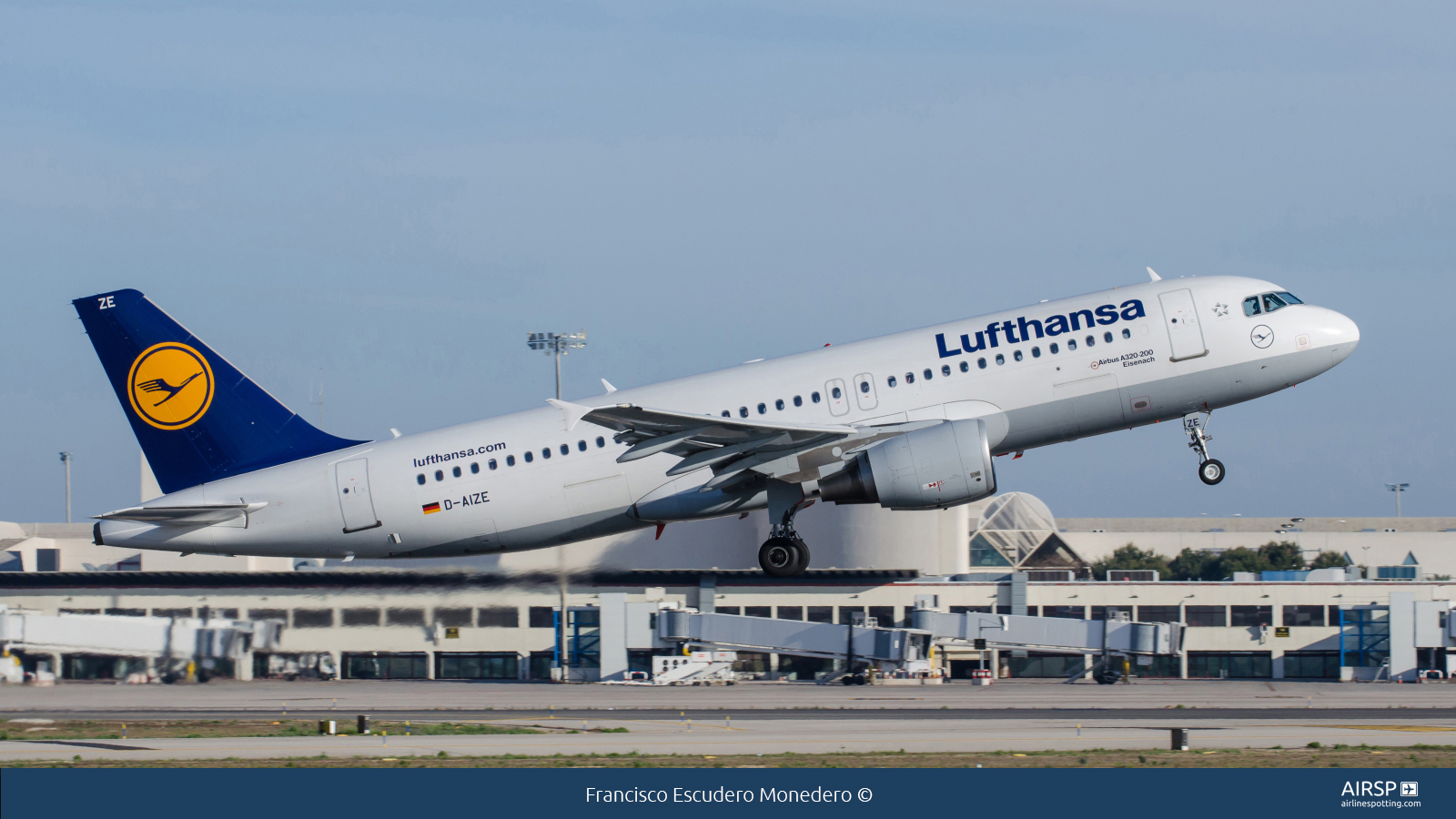 Lufthansa  Airbus A320  D-AIZE