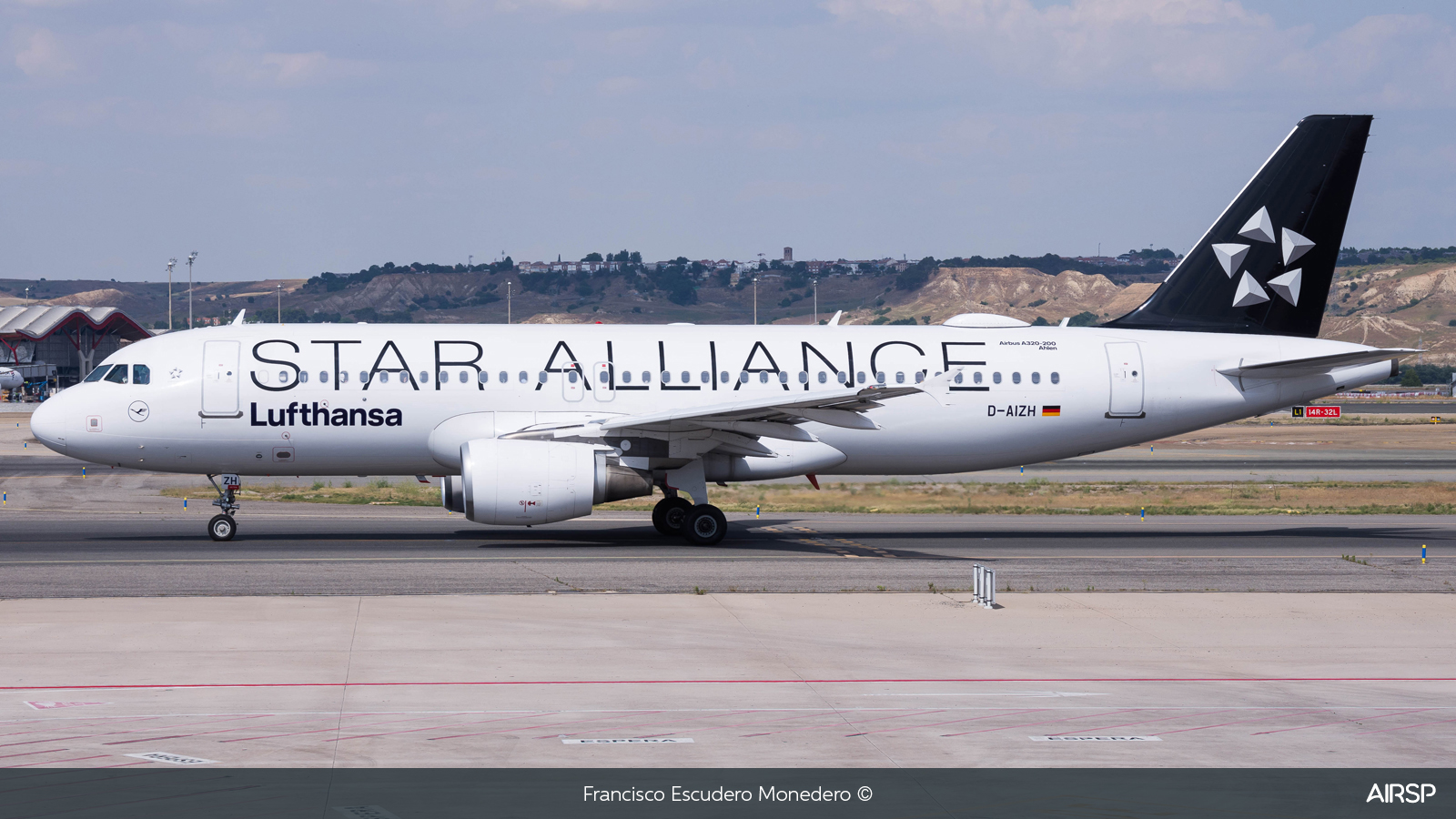 Lufthansa  Airbus A320  D-AIZH