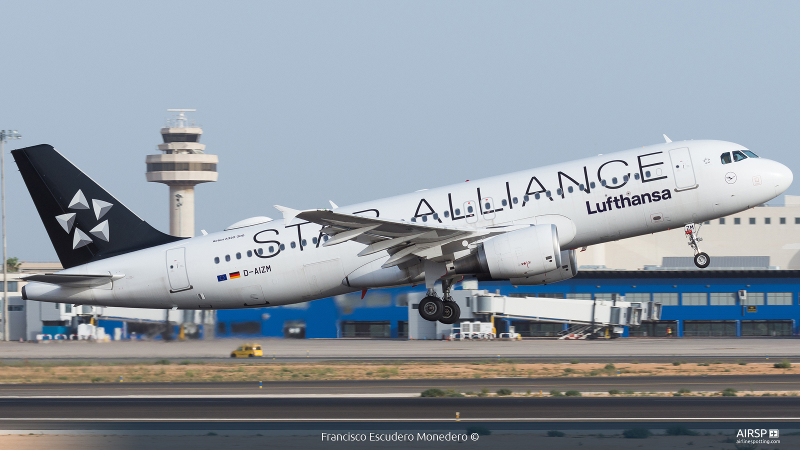 Lufthansa  Airbus A320  D-AIZM