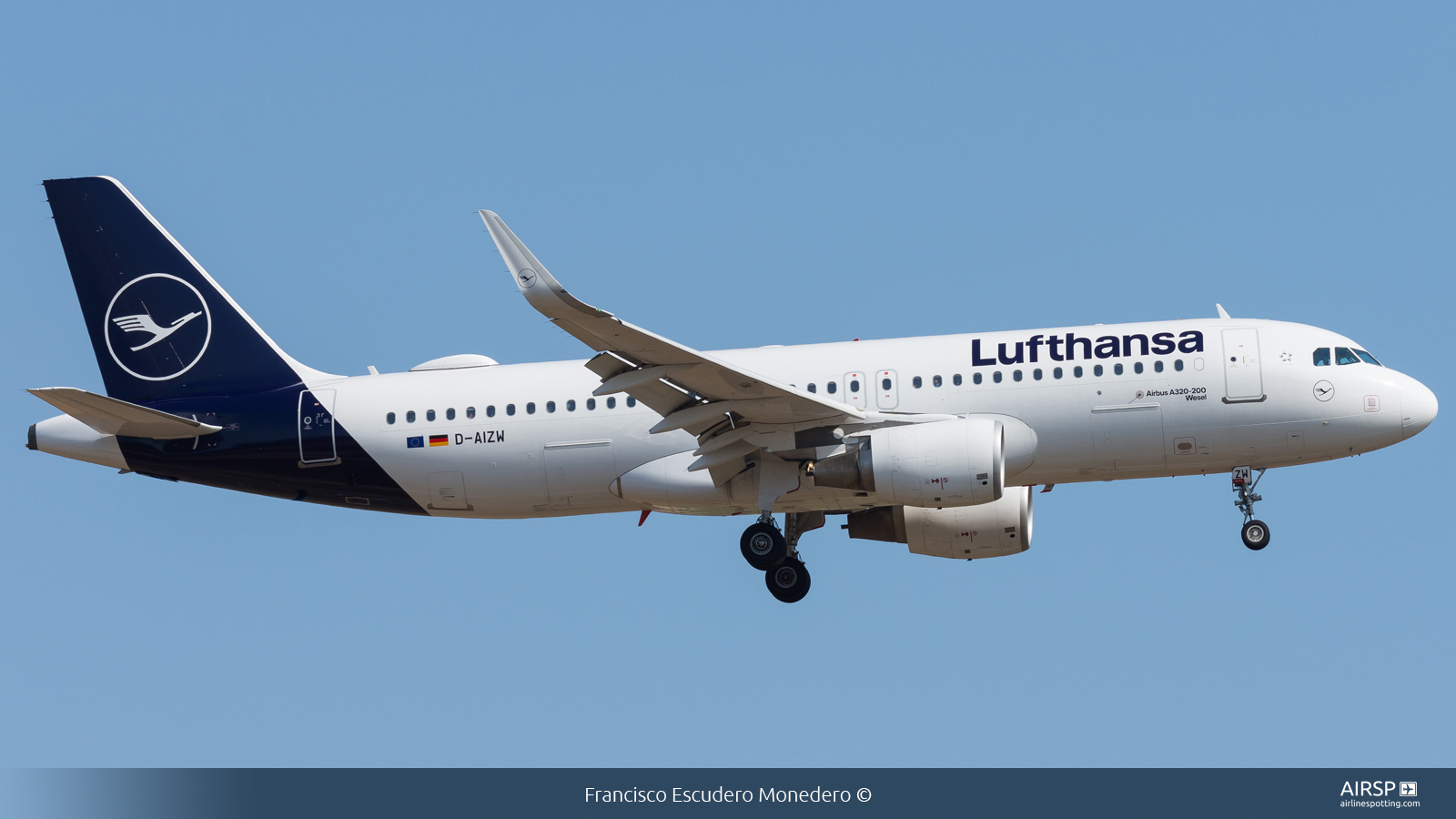 Lufthansa  Airbus A320  D-AIZW