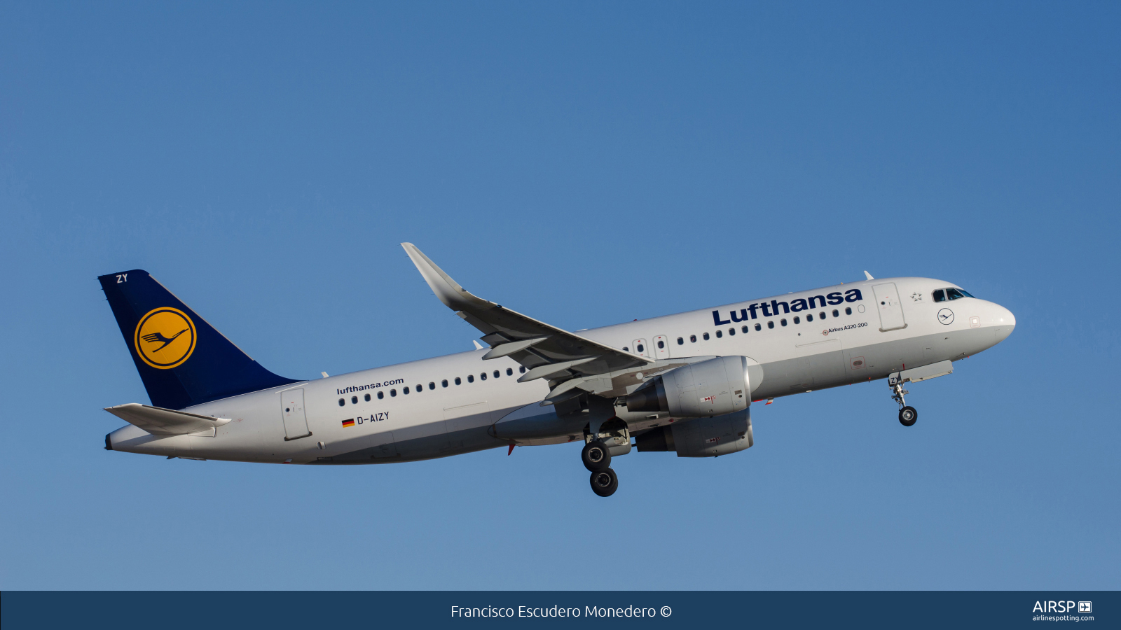 Lufthansa  Airbus A320  D-AIZY