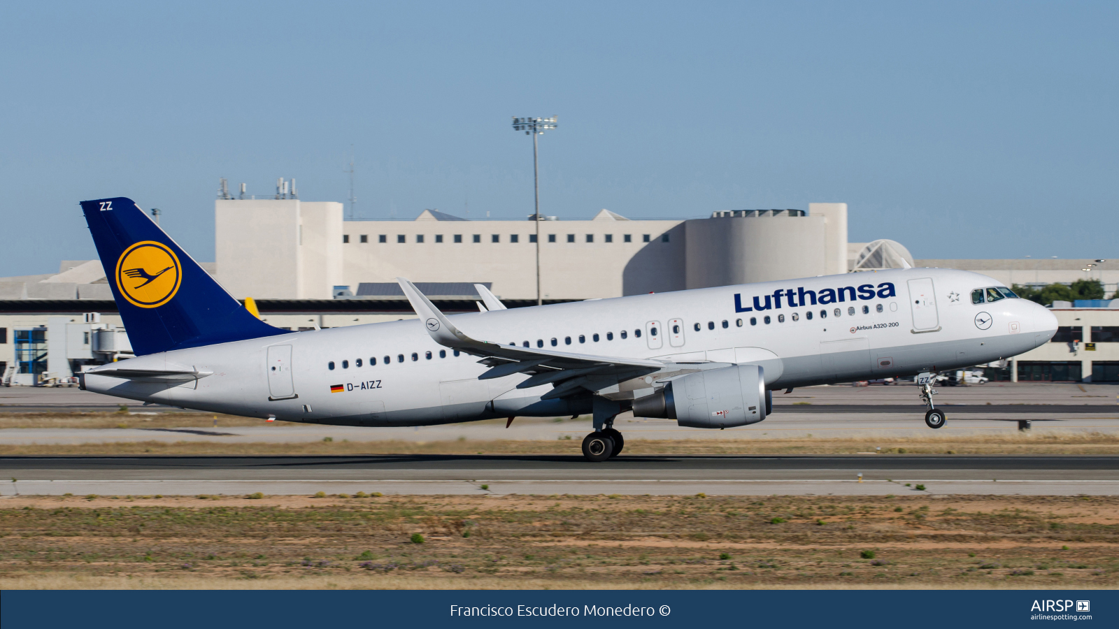 Lufthansa  Airbus A320  D-AIZZ